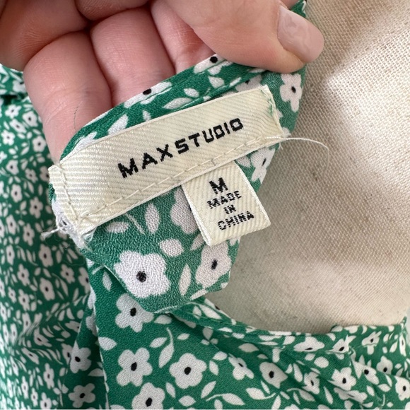 Max Studio Green Floral Blouse - Picture 6 of 7